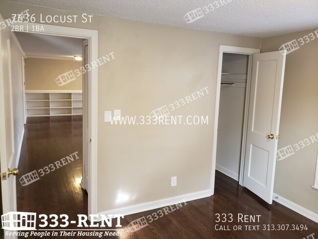 Building Photo - Location and convenience at your charming ...