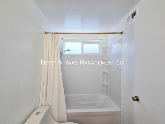 Building Photo - 873 E Turmont St