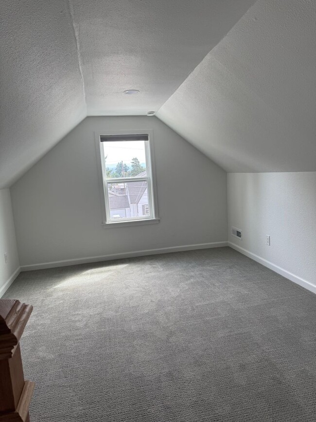 Building Photo - Beautiful newly renovated home on the hill...