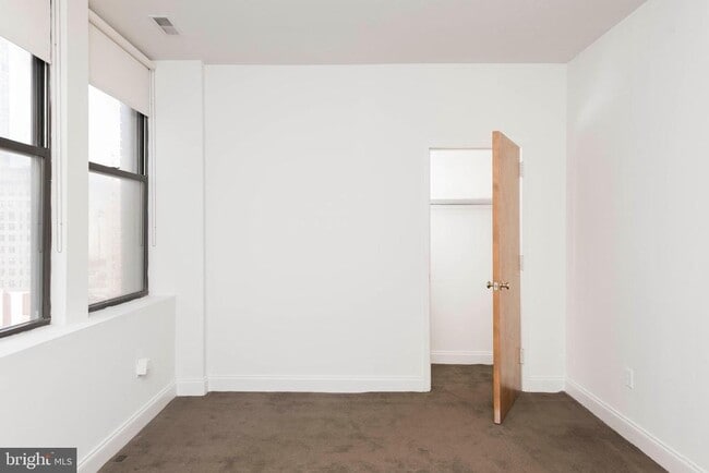 Building Photo - 220 S 16th St