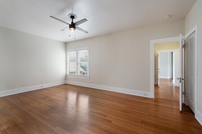 Building Photo - Modern Duplex in Monte Vista!