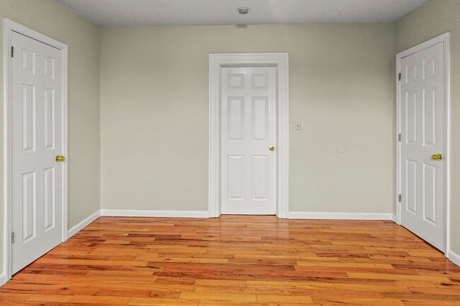 Building Photo - 117-119 Parkview