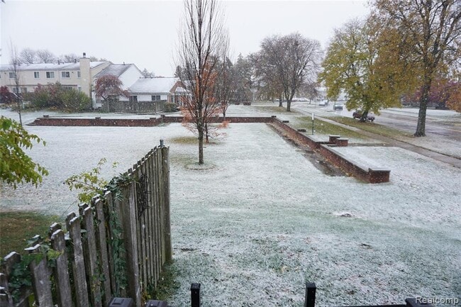 Building Photo - 37680 Charter Oaks Blvd