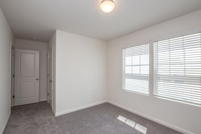 Building Photo - Beautiful  4Br 3Ba Single Family Home Lark...