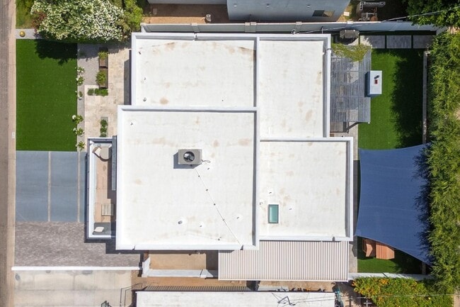 Building Photo - 4533 E Devonshire Ave