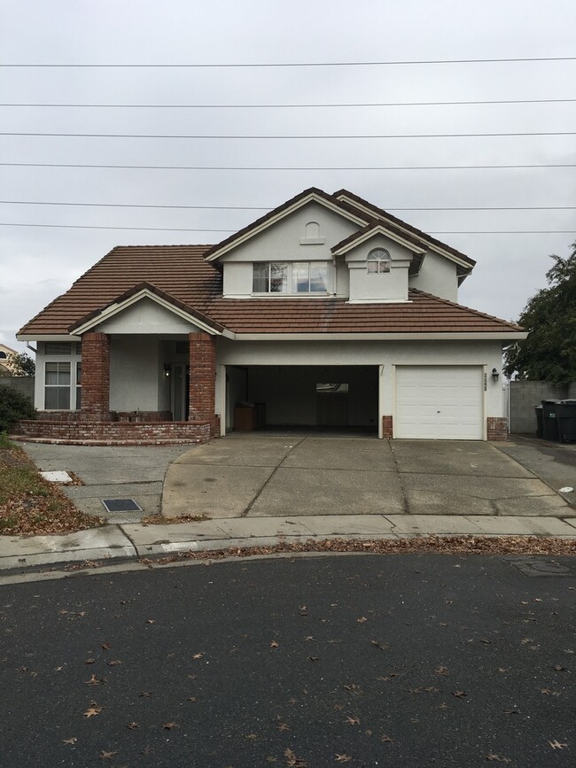 Spacious Two-Story Home 4 bedrooms, 3 bat... - Spacious Two-Story Home  4 bedrooms, 3 bat...