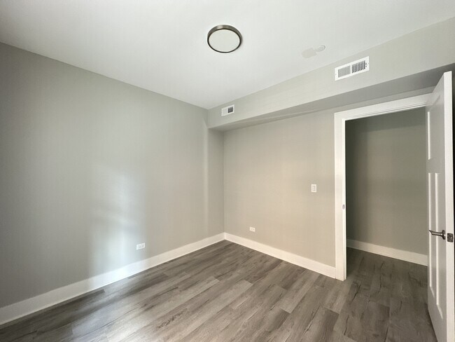 Building Photo - 1138 Oak Ave