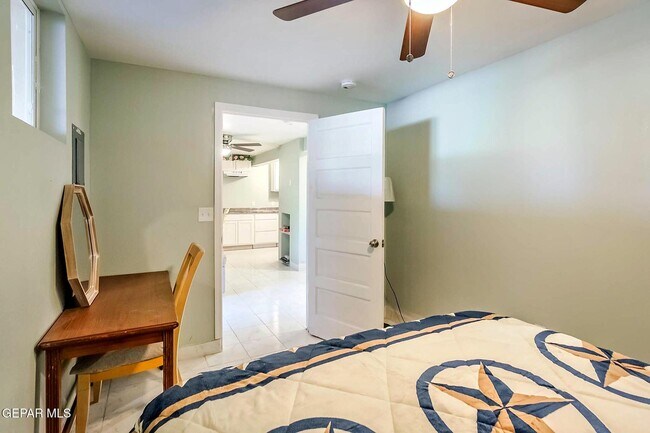 Building Photo - 619 E Nevada Ave