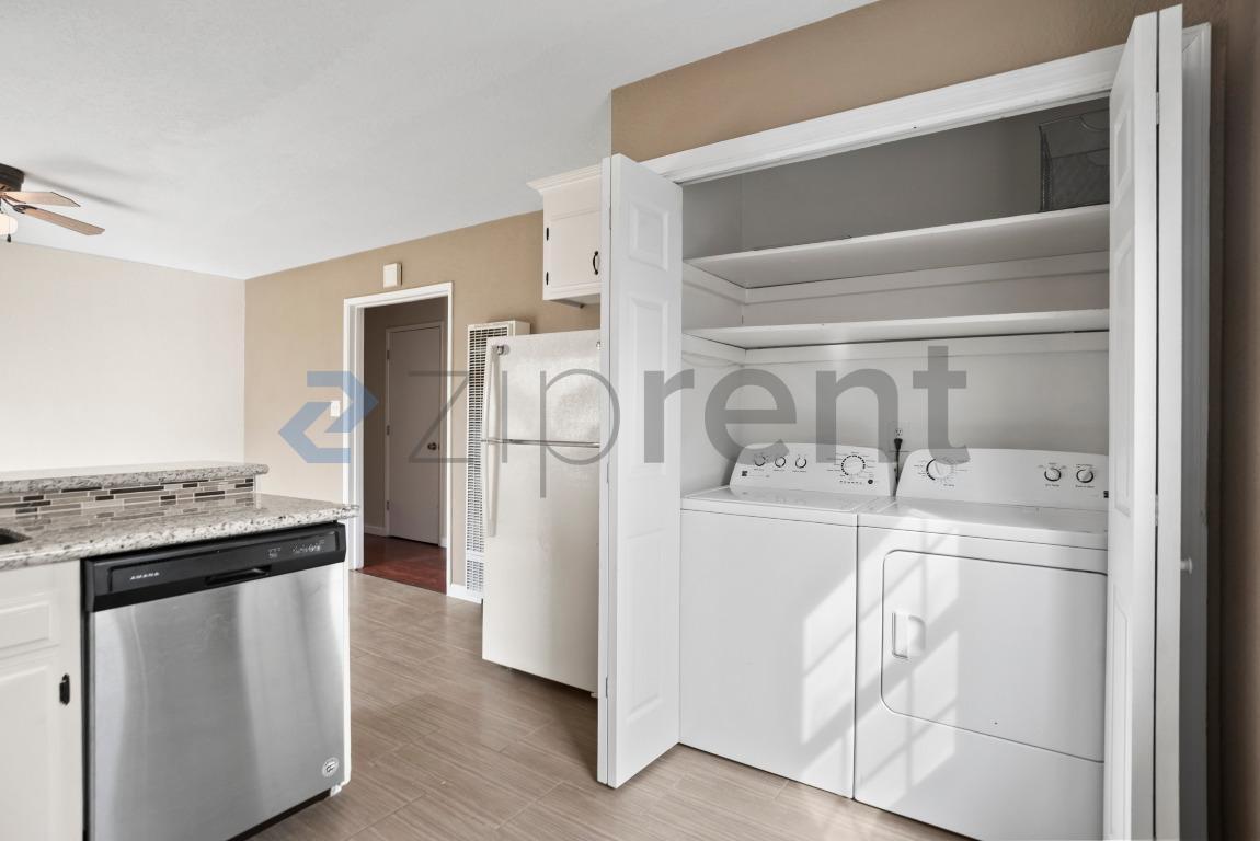 Building Photo - 28477 Coleridge Ave