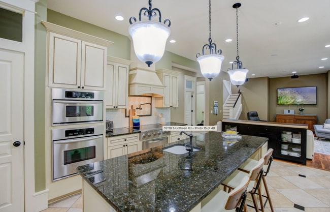 Building Photo - 4 bed/4bath, 5000sqft, adult home? Sober living? Barton Park!