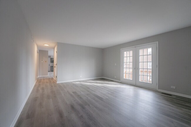 Building Photo - 11111 S Helena Dr