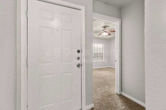 Building Photo - 10217 Hyacinth Ln