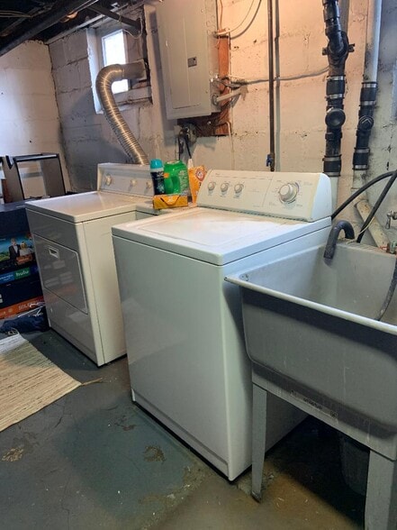 Laundry - 3322 Parkview Ave