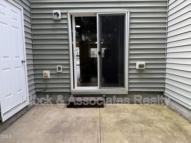 Building Photo - 8527 Quarton Dr
