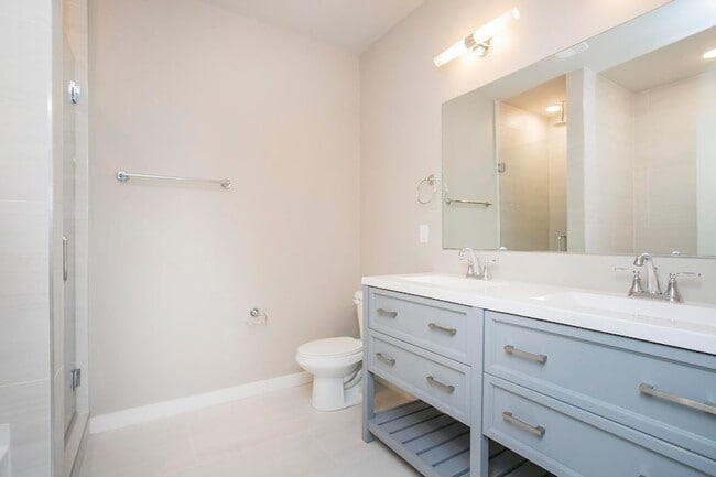 Building Photo - 3637 Hydes Ferry Rd