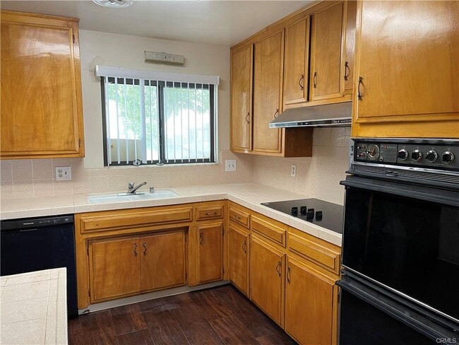 Building Photo - 1553 Albret St