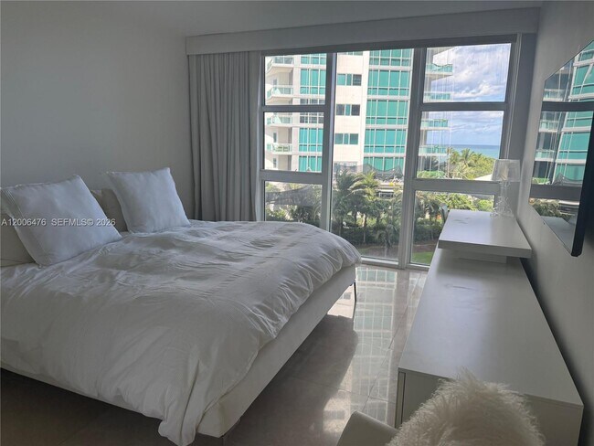 Building Photo - 10275 Collins Ave