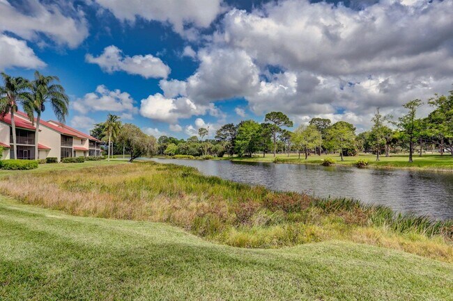 Building Photo - 6 Lexington Ln E