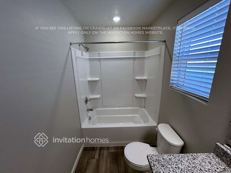 Building Photo - 114 N Riverside Dr