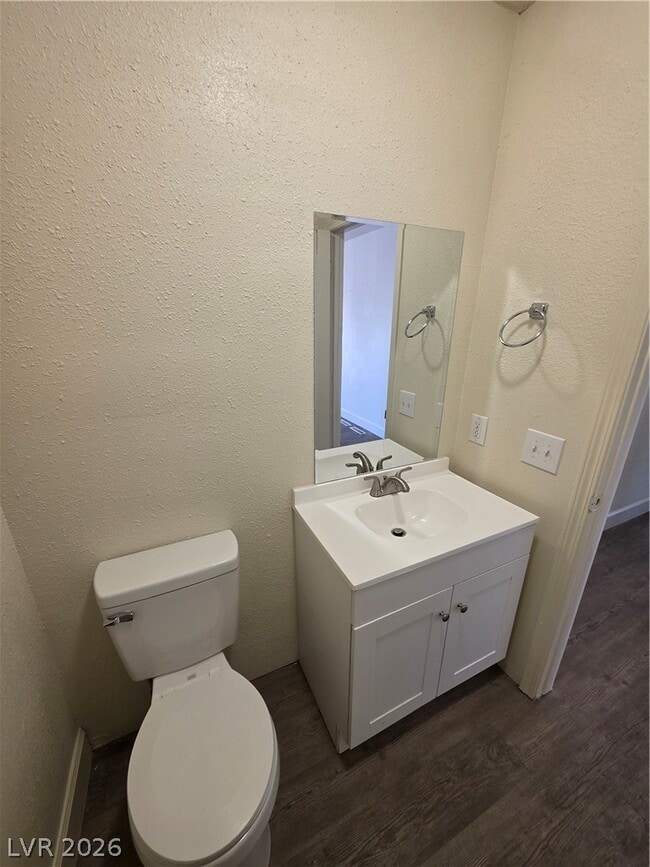 Building Photo - 1590 Mustang Dr