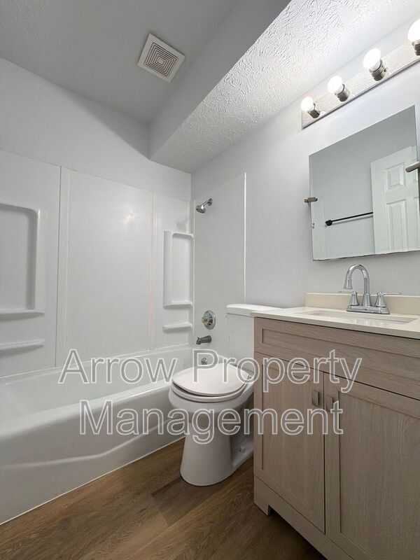 Building Photo - 1215 E Street-4