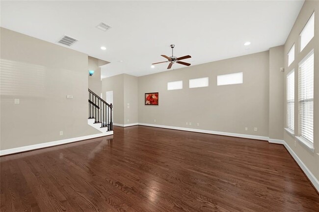 Building Photo - 1333 W 23rd St
