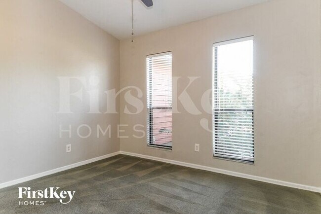 Building Photo - 5418 Shore Dr