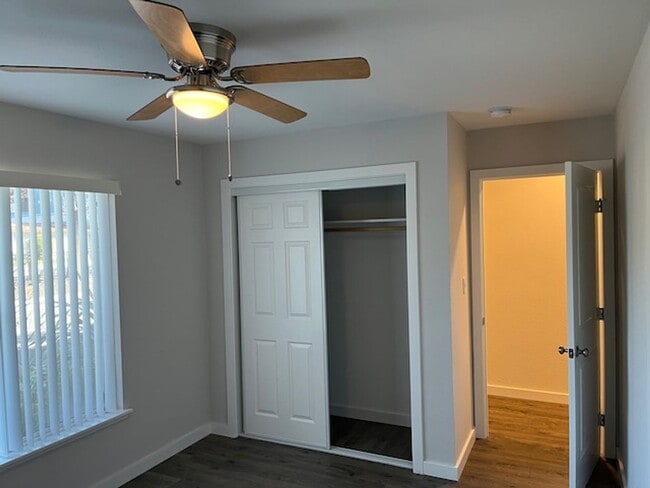 Building Photo - Nice remodeled studio in prime location