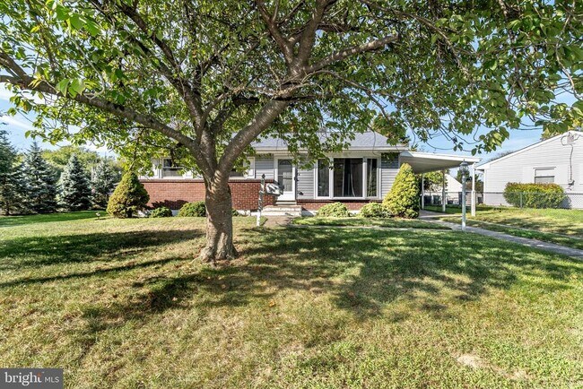 Building Photo - 400 E Main St