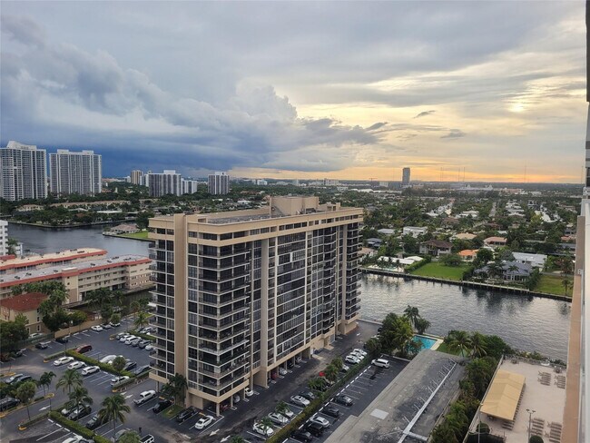 Building Photo - 1985 S Ocean Dr