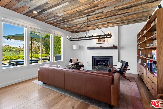 Building Photo - 23477 Palm Dr