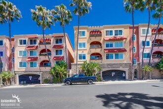 Building Photo - Charming 1Bdm 1Ba Coastal Condo in Pacific Beach!