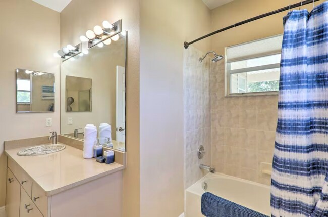 Building Photo - 2181 Poinciana Dr