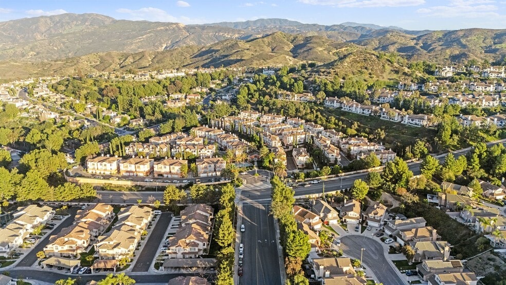 Building Photo - 1050 S Volterra Way