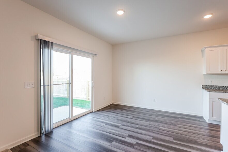 Building Photo - 5713 Texas Palm Dr