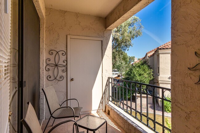 Building Photo - Resort-Style Living in the Heart of Scotts...
