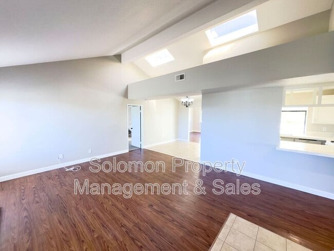 Building Photo - 905 Viewpoint Dr