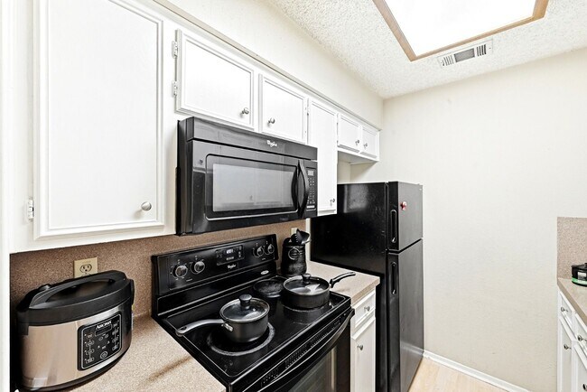 Building Photo - 2706 Salado St
