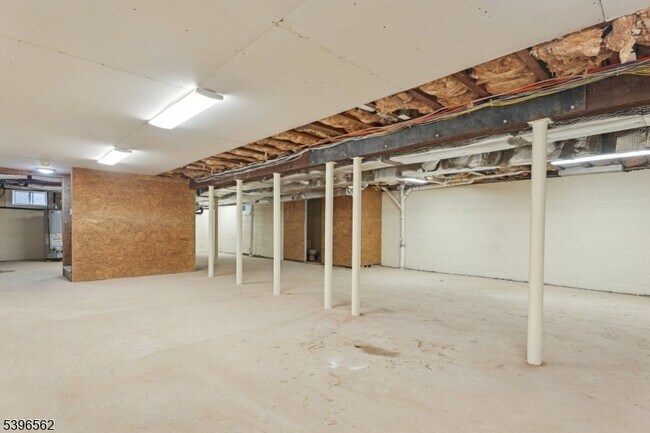 Building Photo - 215 Summit Ave