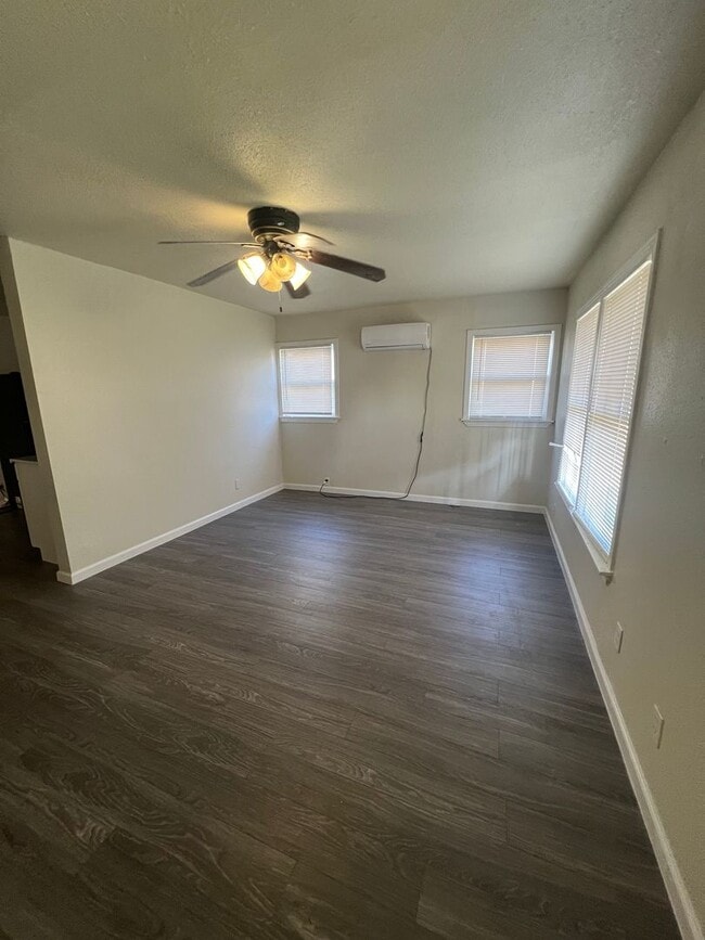 Building Photo - Springview 2 bedroom, 1 bath