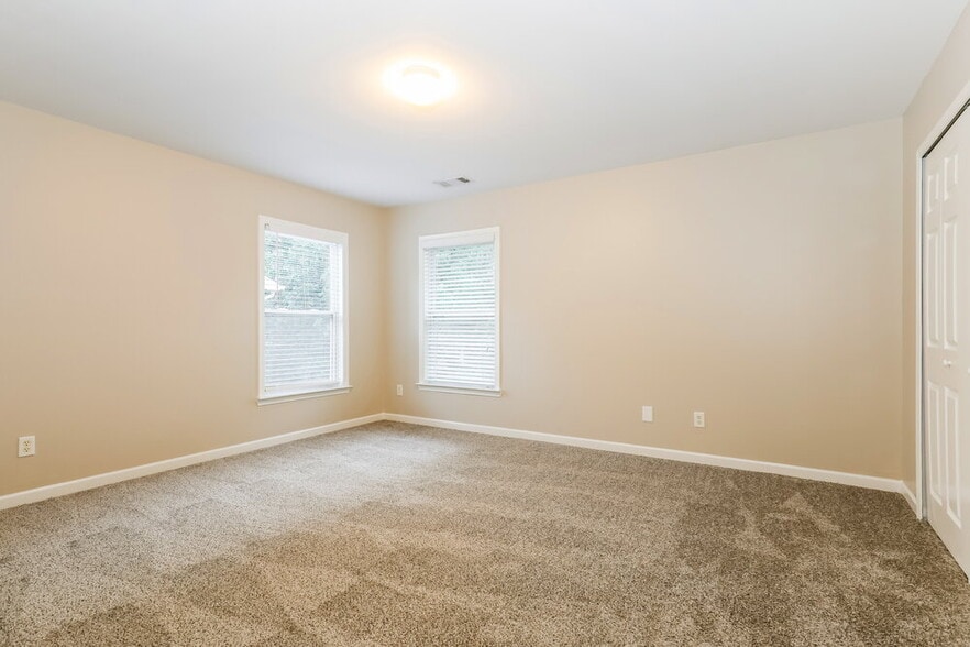 Building Photo - 85 Lakeshore Pkwy