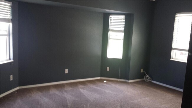 Building Photo - 404 Hazel Cir