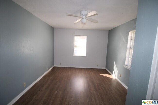 Building Photo - 409 Short Ave