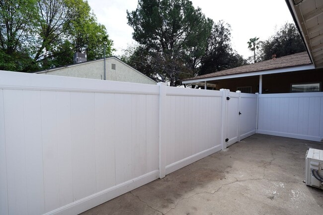 Building Photo - 3627 Harding St