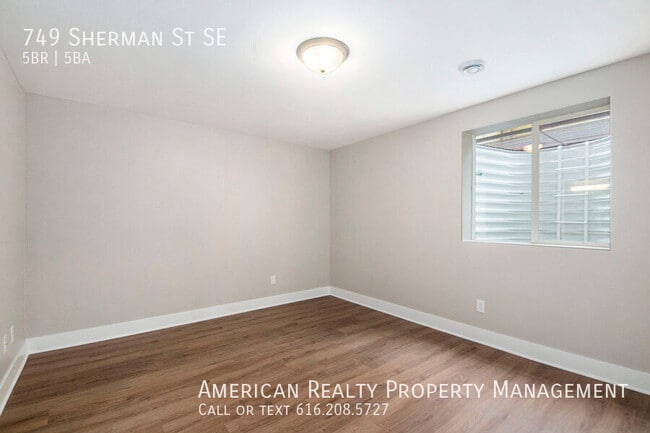 Building Photo - 749 Sherman St SE