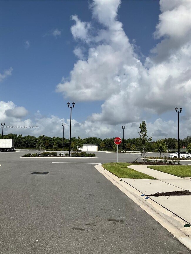 Building Photo - 5140 Quakers Pl