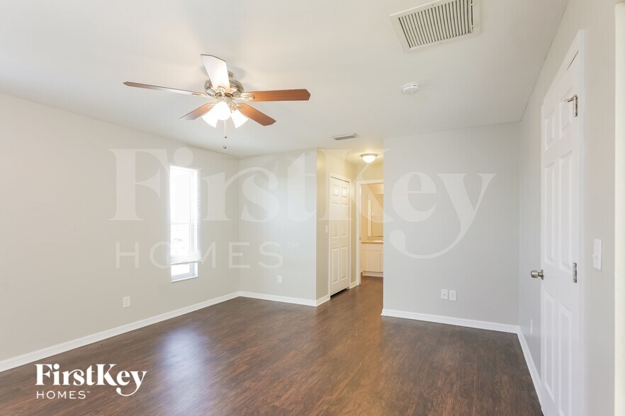 Building Photo - 1016 SW 37th Terrace