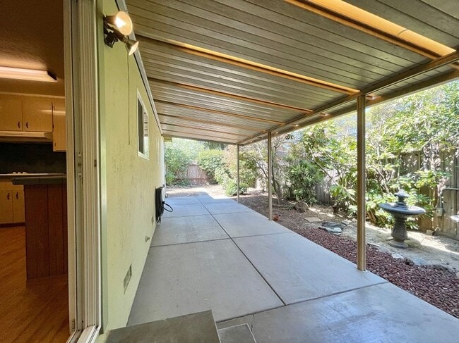 Building Photo - 3063 Linda Vista Ave
