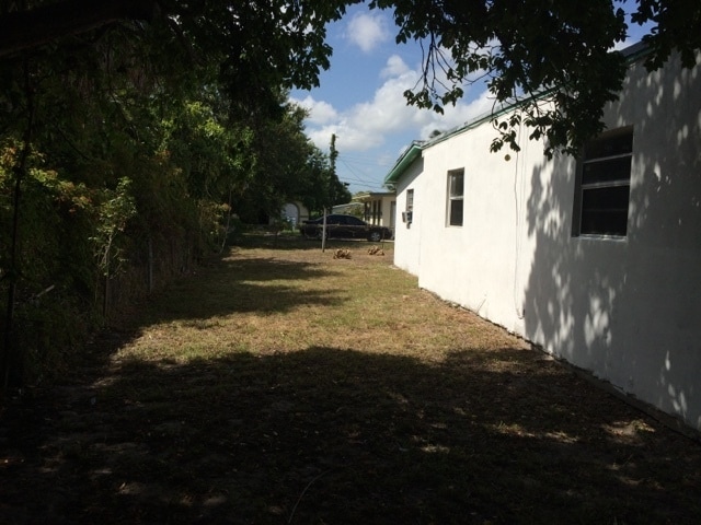 Building Photo - Large 6-2 house with new central air