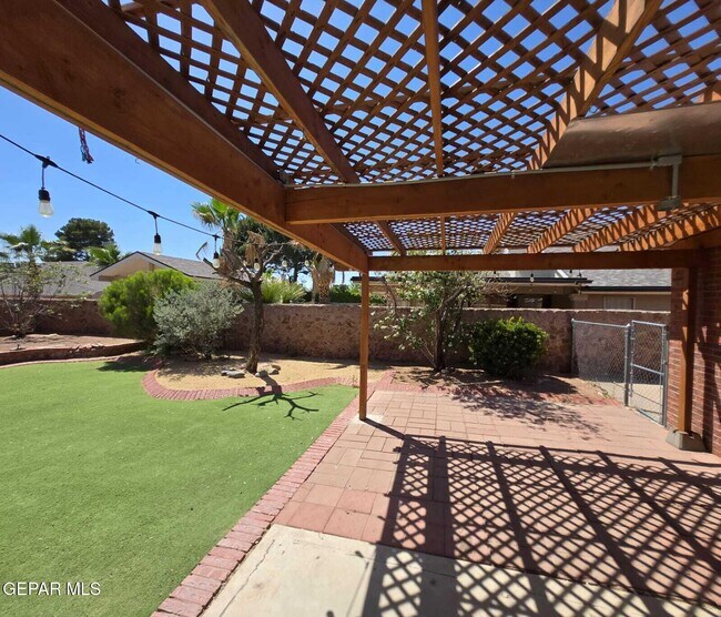 Building Photo - 11920 Pueblo Del Rio Way